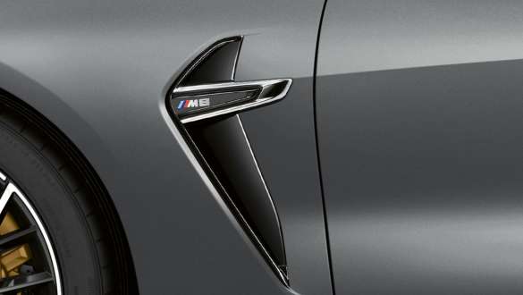 Skrzela M w błyszczącym chromie.